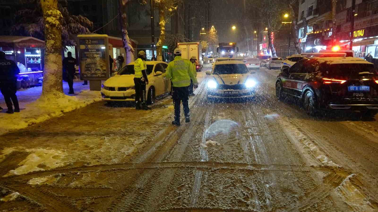 Kadınların bıçaklı kavgası kanlı bitti: 1 ölü, 1 yaralı 8 kadinlarin bicakli kavgasi kanli bitti 1 olu 1 yarali 4 jifi2ICs