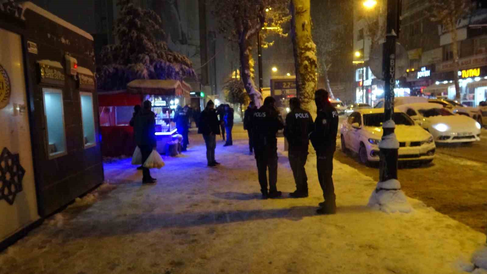 Kadınların bıçaklı kavgası kanlı bitti: 1 ölü, 1 yaralı 9 kadinlarin bicakli kavgasi kanli bitti 1 olu 1 yarali 5 JindIU19