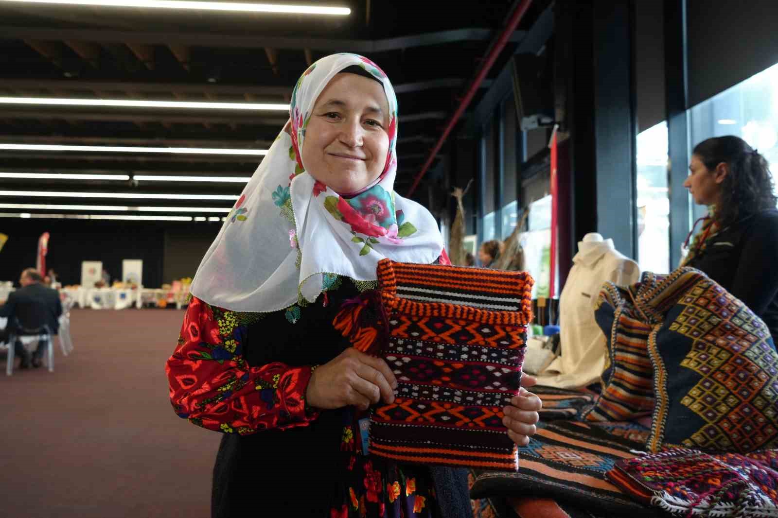 kadinlarin el emegiyle dokudugu geleneksel kilimler ilgi bekliyor 1