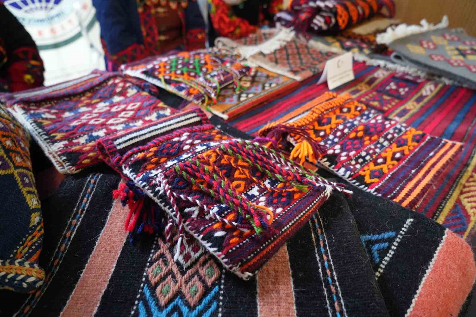 kadinlarin el emegiyle dokudugu geleneksel kilimler ilgi bekliyor 3 a8gBbUfL