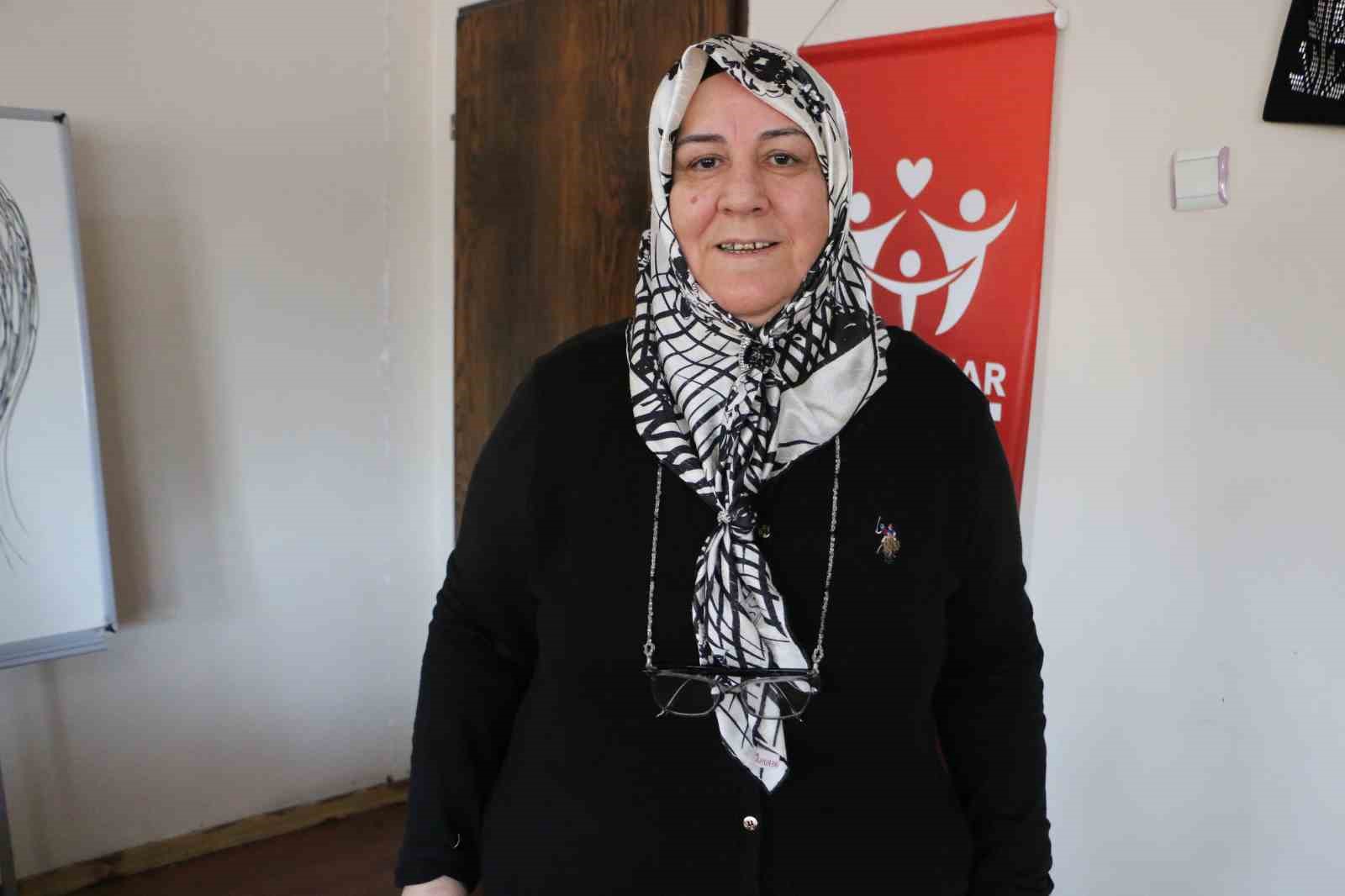 kadinlarin el emegiyle urettikleri tel kirma sal ve cantalar yogun ilgi goruyor 7 GqNq7eaS