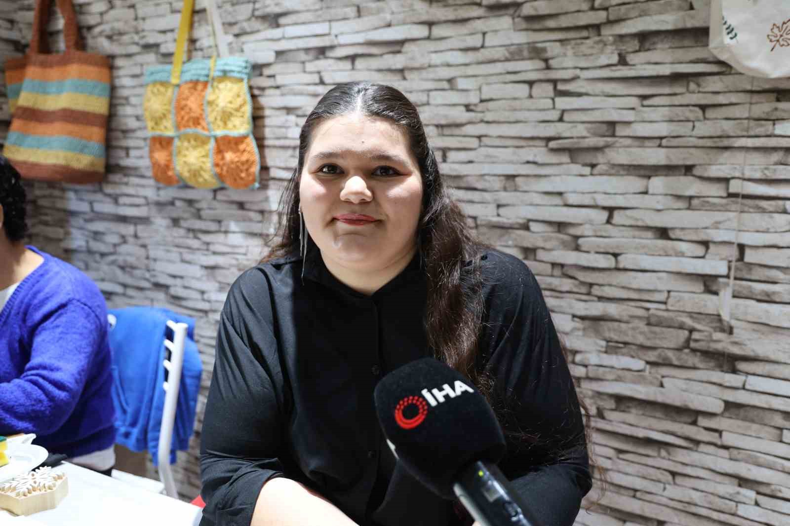 kadinlarin hobisi aile destek merkezinde ekonomik gelire donustu 1 iXCA1v9i