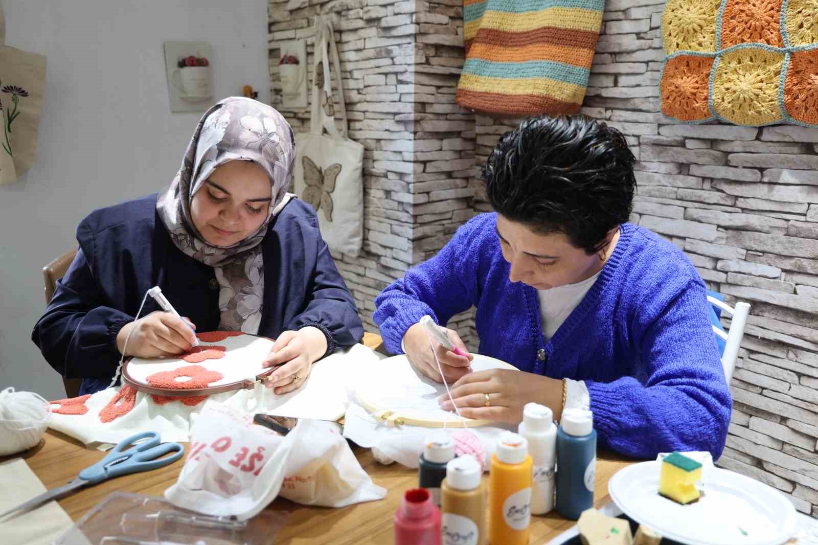 kadinlarin hobisi aile destek merkezinde ekonomik gelire donustu 2