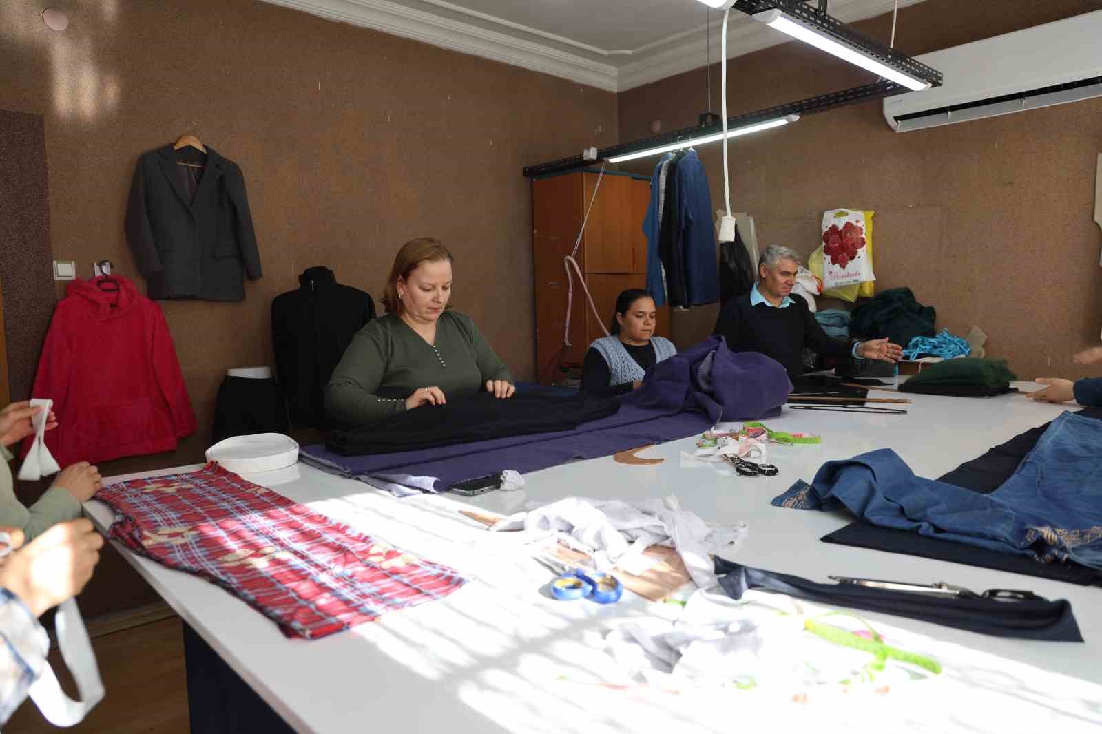 kadinlarin hobisi aile destek merkezinde ekonomik gelire donustu 4 zmrJntNJ