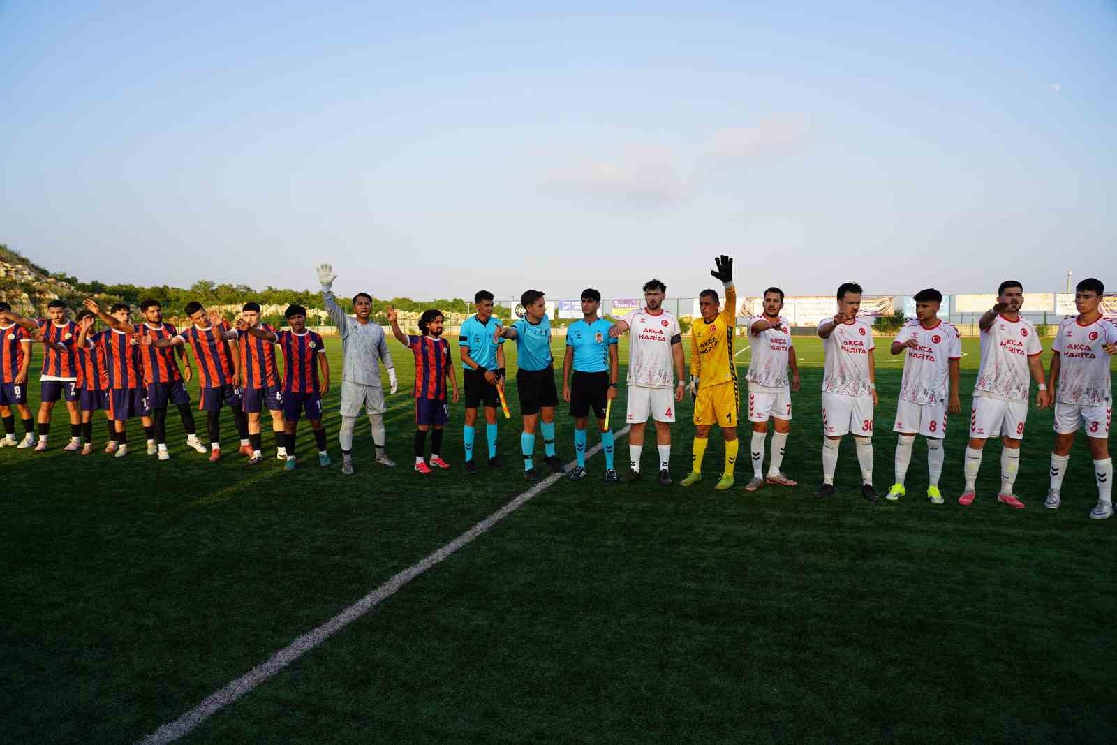 kadinlarin ilgi gosterdigi futbol turnuvasi basladi tepeler seyirciyle doldu 7 VlcKTZFX