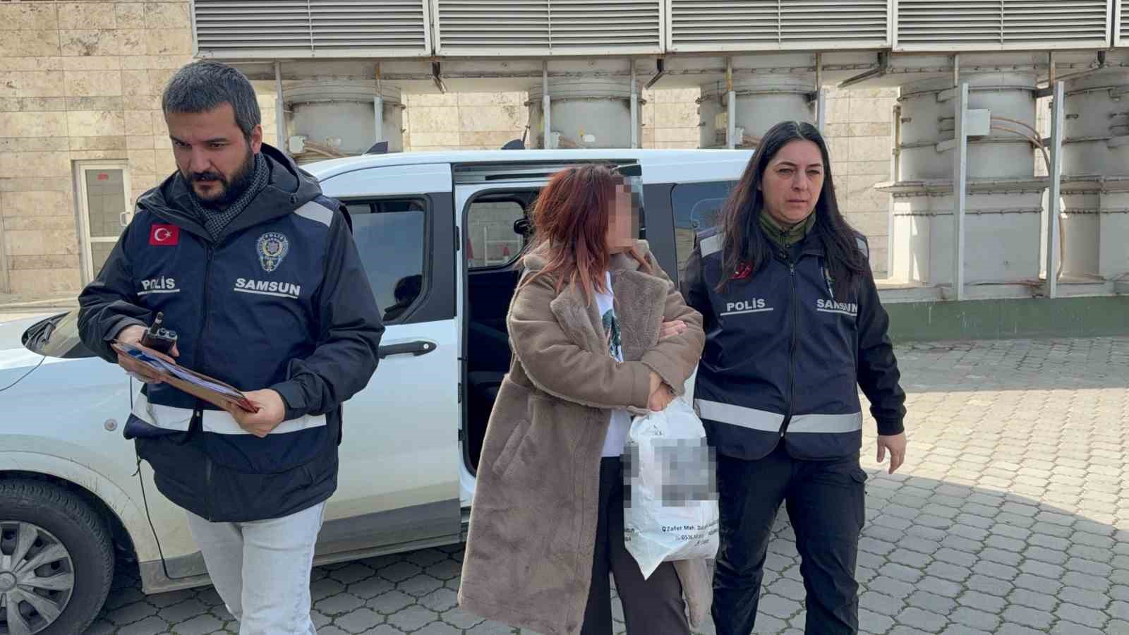 kadinlarin kiskanclik kavgasi kanli bitti komsusunu yuzunden bicakladi 0 nybhpwWg