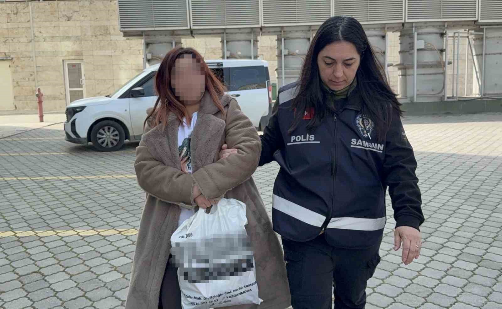 kadinlarin kiskanclik kavgasi kanli bitti komsusunu yuzunden bicakladi 1 dkaMbbHN