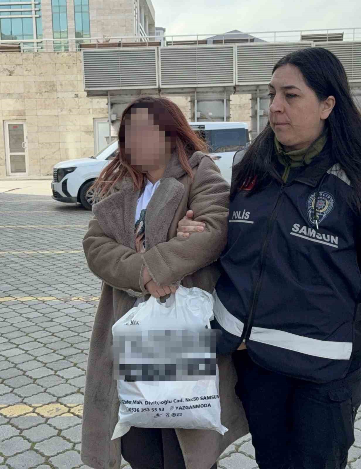 kadinlarin kiskanclik kavgasi kanli bitti komsusunu yuzunden bicakladi 2 tnXvjQQG