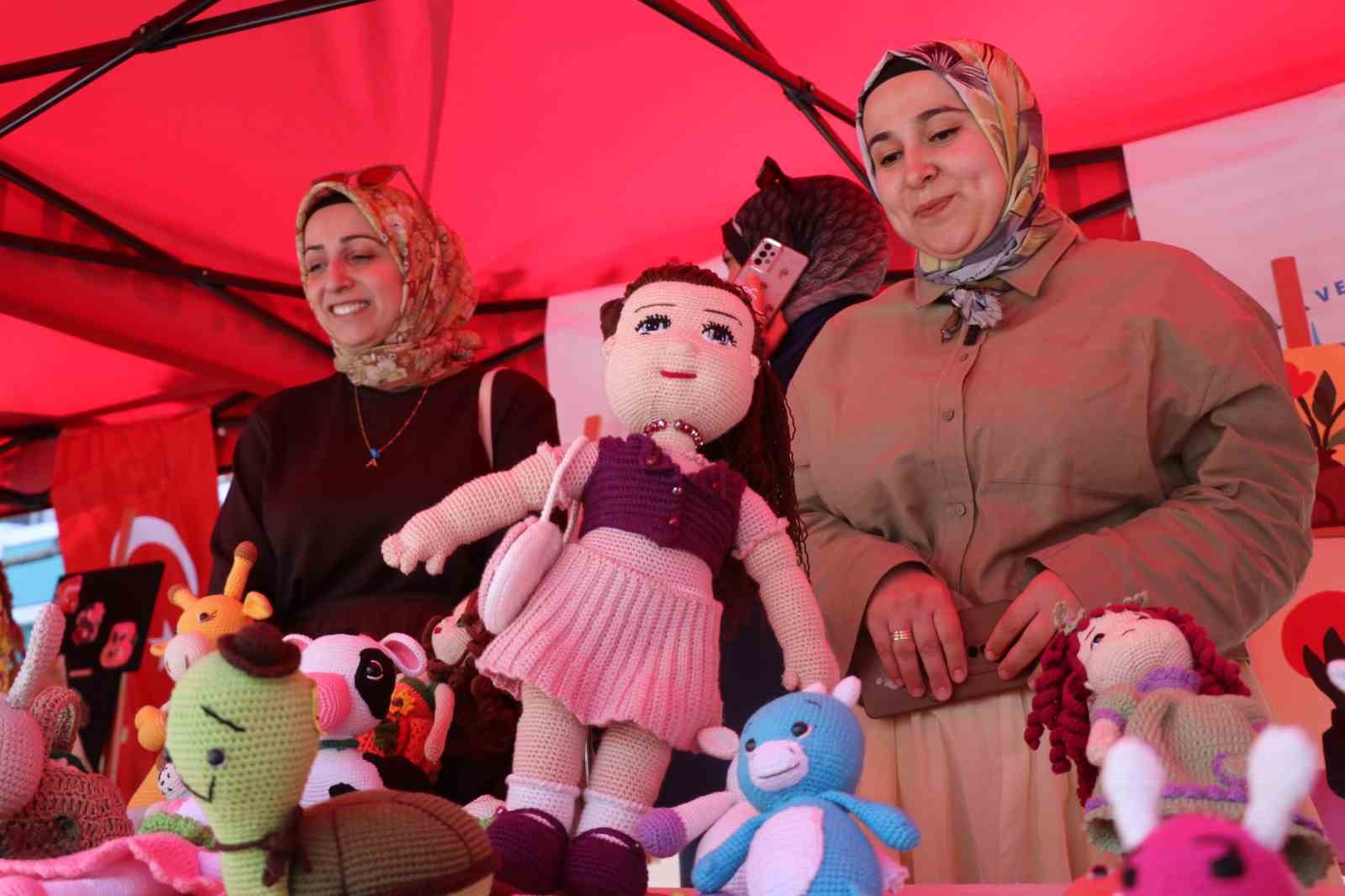 kadinlarin renkli dunyasi sokaga tasindi 2 b5nyz2M4