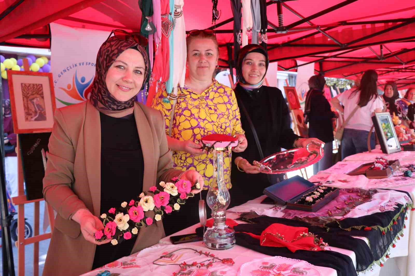 kadinlarin renkli dunyasi sokaga tasindi 3 7FIGjhIe