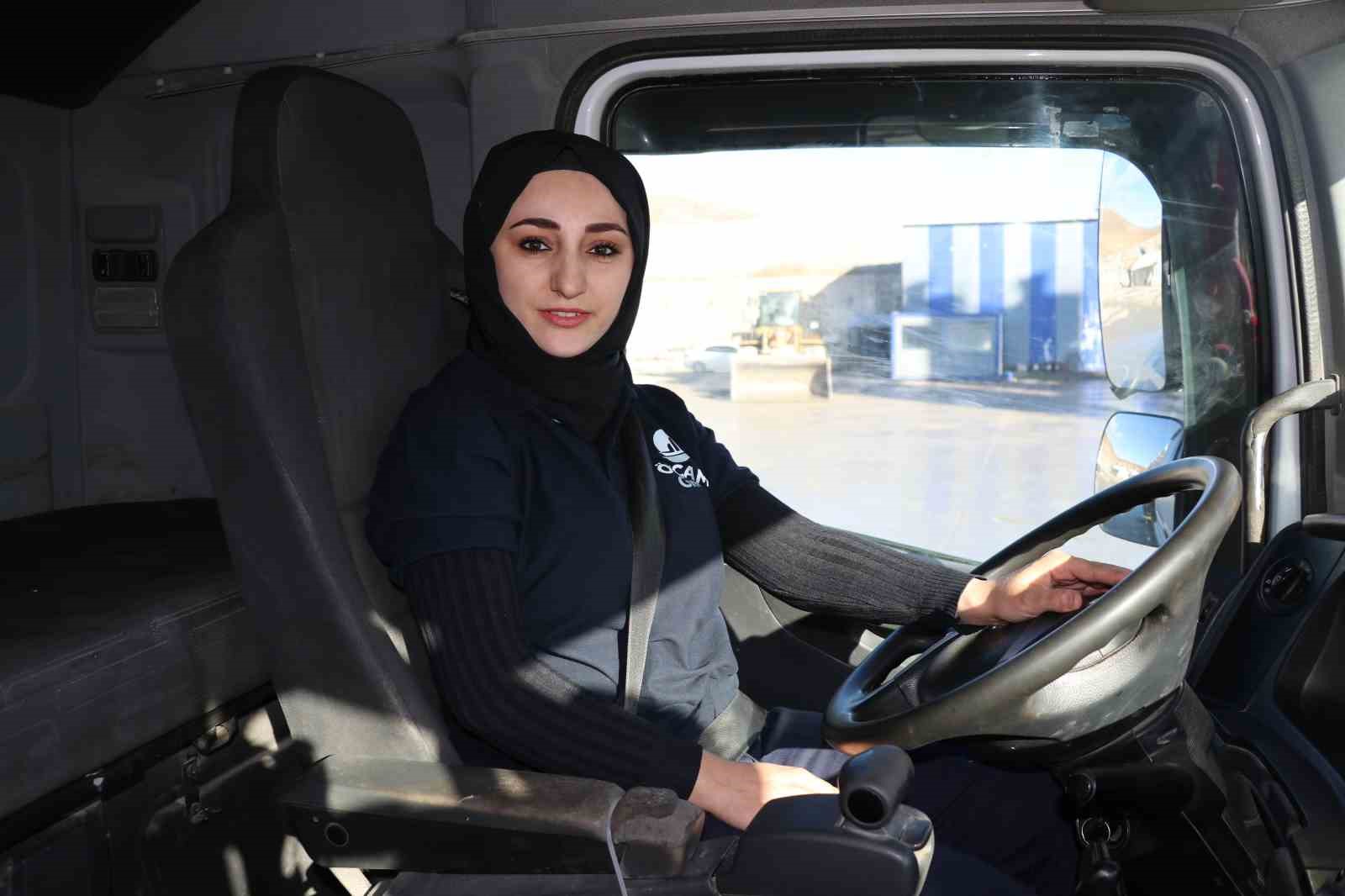kadinsin yapamazsin dediler simdi tir soforlugu yapiyor 0 OuVGAzq3