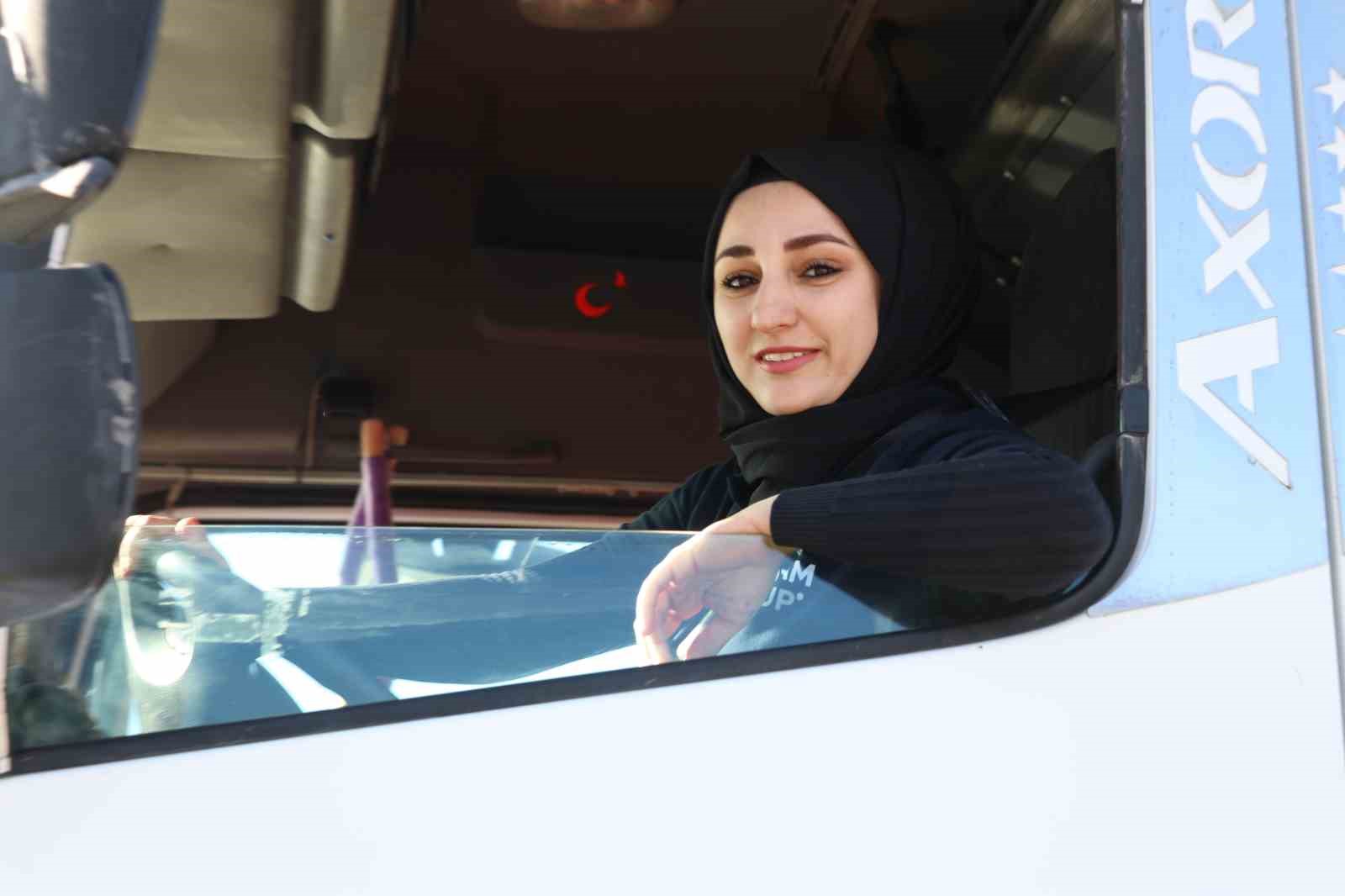 kadinsin yapamazsin dediler simdi tir soforlugu yapiyor 1 HyFnCS4a