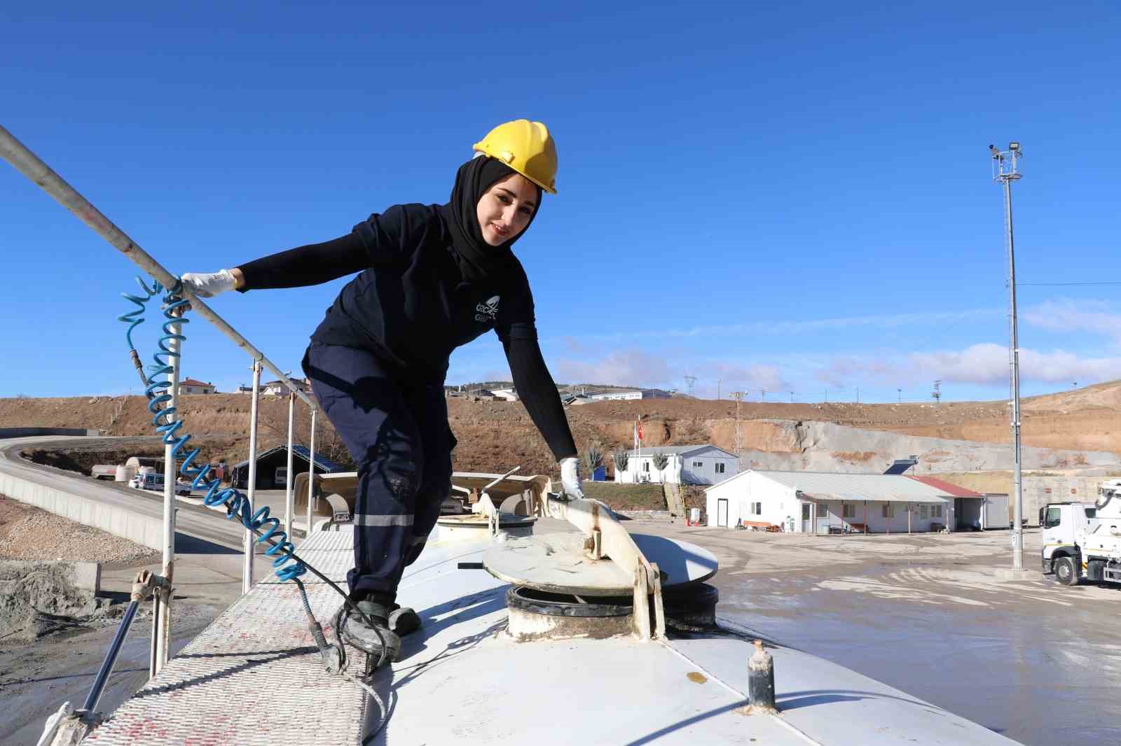 kadinsin yapamazsin dediler simdi tir soforlugu yapiyor 5