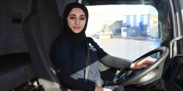 kadinsin-yapamazsin-dediler-simdi-tir-soforlugu-yapiyor-VT8Rr3gU.jpg