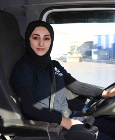 kadinsin-yapamazsin-dediler-simdi-tir-soforlugu-yapiyor-VT8Rr3gU.jpg