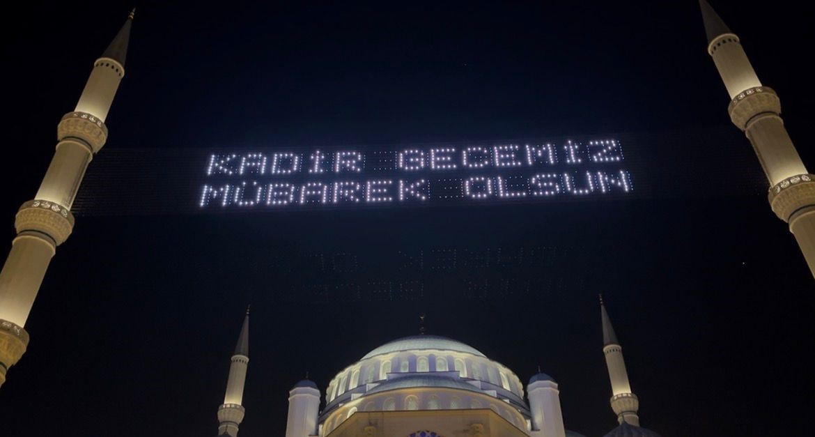 kadir gecesi buyuk camlica camiinde dualarla idrak edildi 0 Mb9VA719