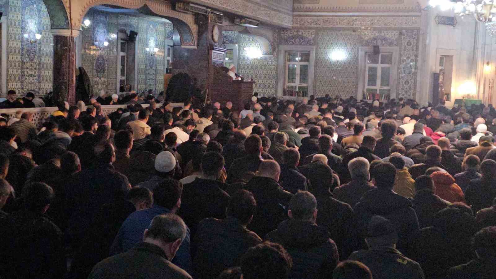 kadir gecesinde camiler doldu tasti 1 lEJWOQ5e