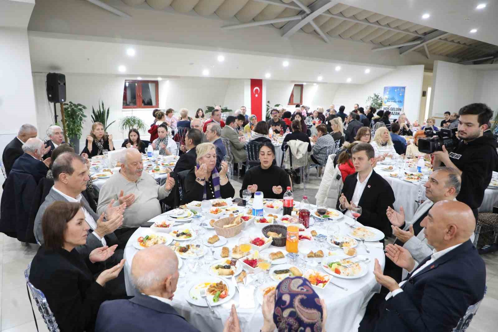kadir gecesinde sehit ve gazi aileleri iftar sofrasinda bulustu 2 1LwkMScA