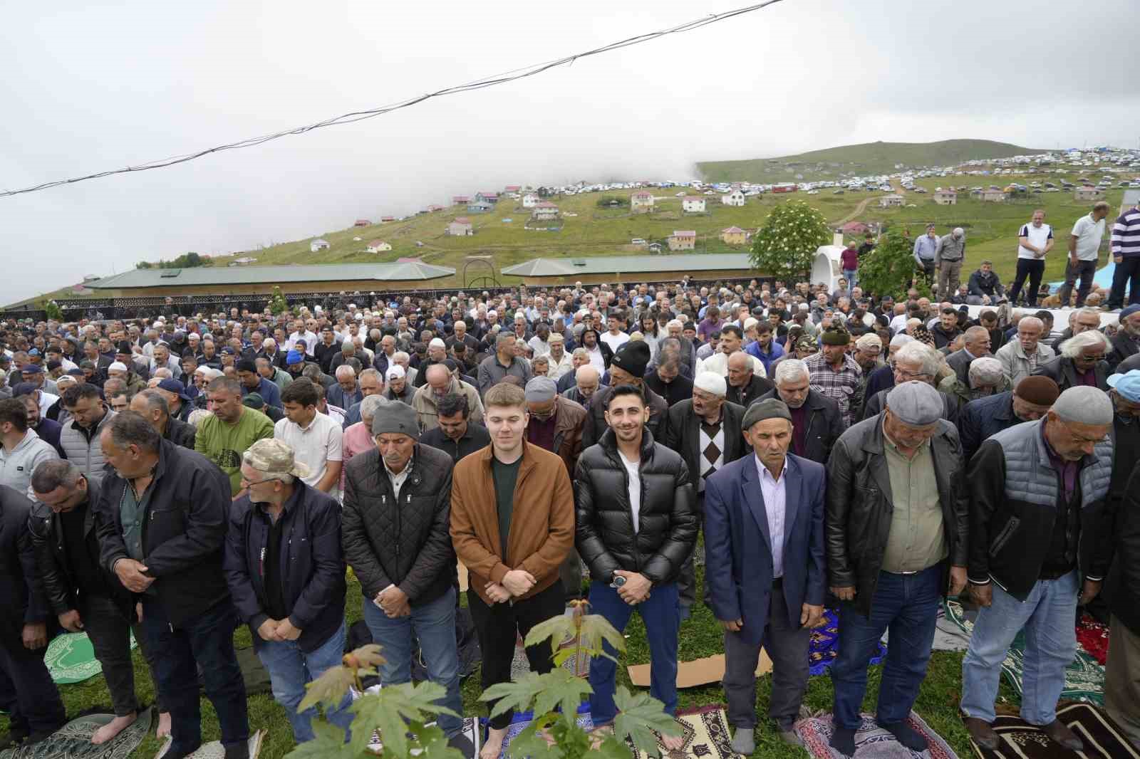 kadirga otcu senligi binlerce kisiyi bulusturdu 3 1Bqka6Zb