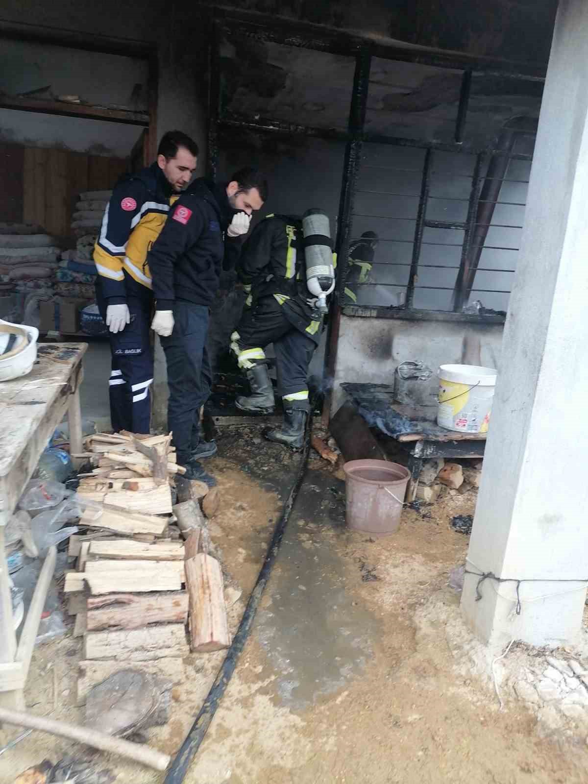 kadirlide ev yangini yasli adam hayatini kaybetti 0 vr98QwNr