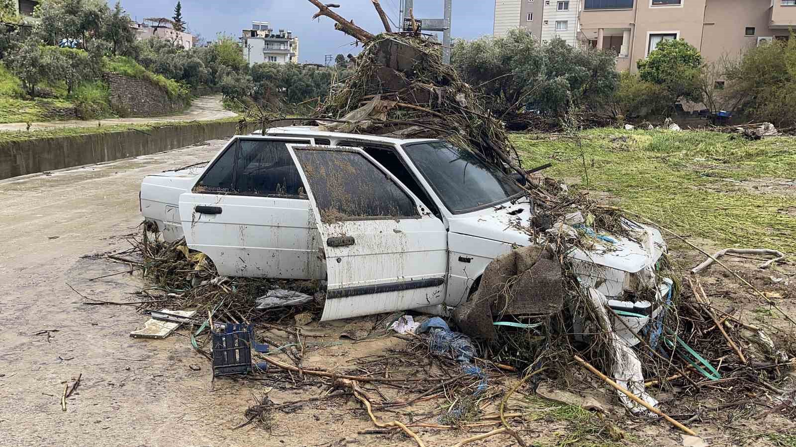 kadirlide sel felaketi evler ve is yerleri sular altinda kaldi 3 NzBdQgBw
