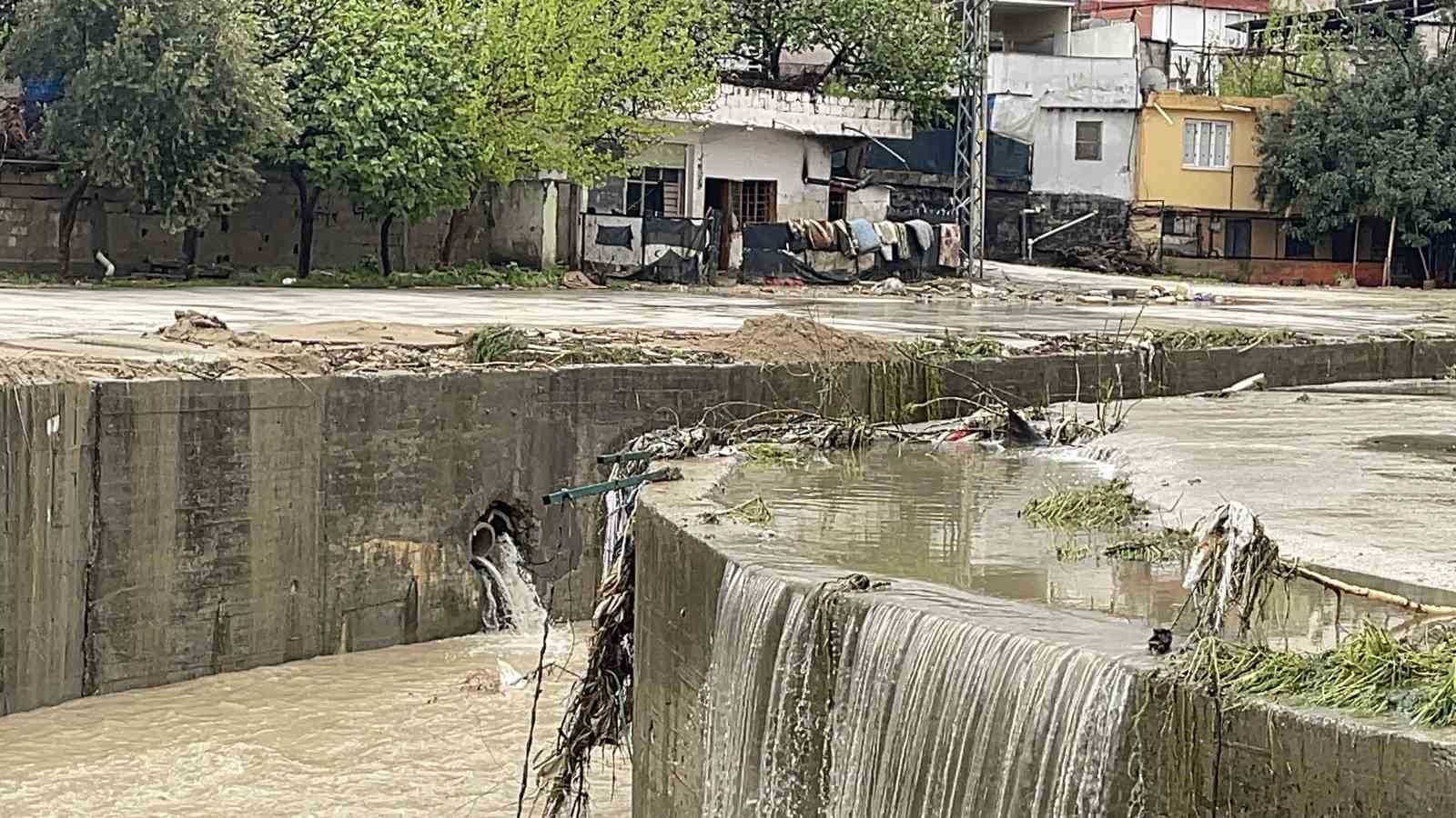 kadirlide sel felaketi evler ve is yerleri sular altinda kaldi 4 m1gZYsYN