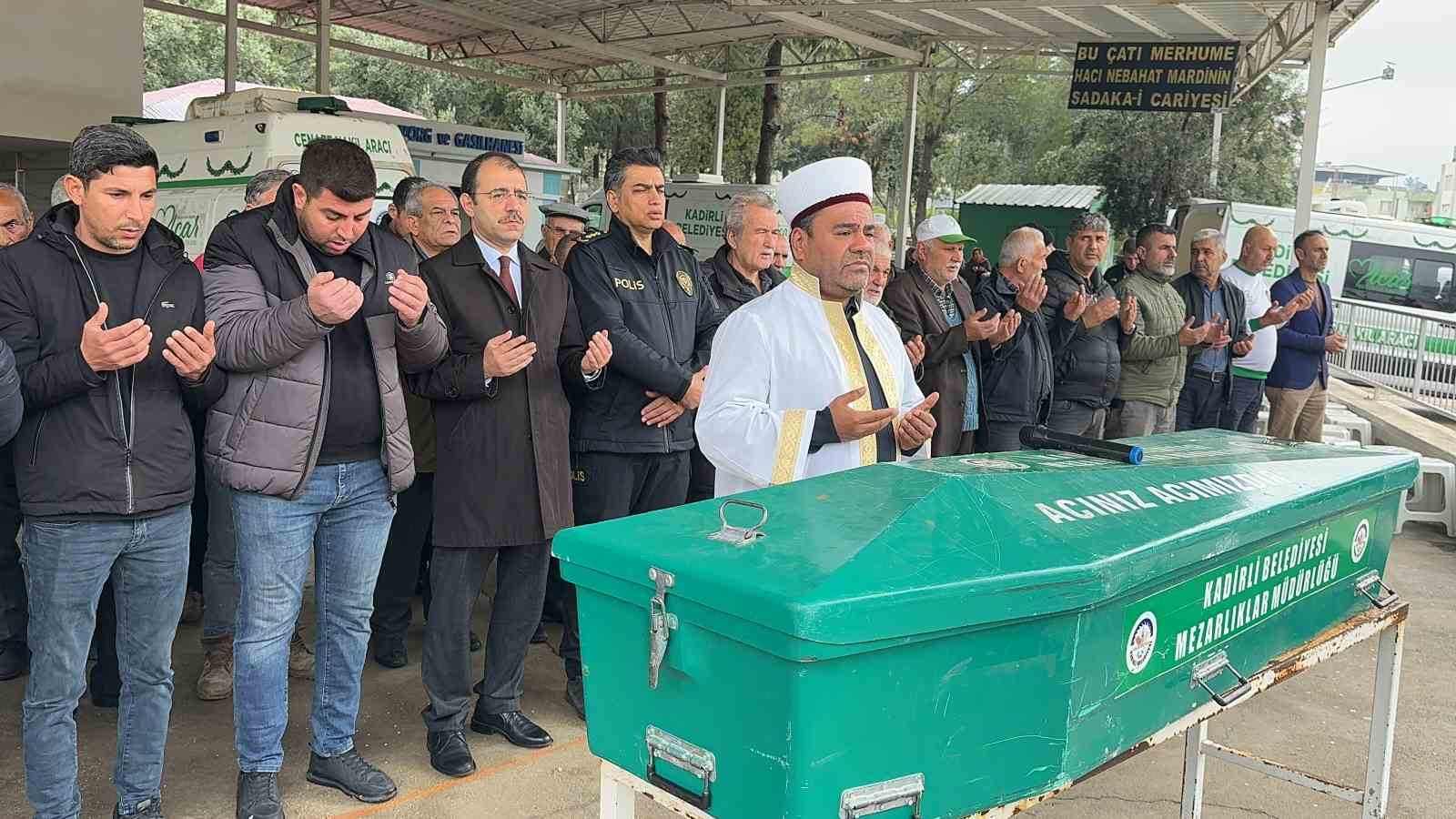 Kadirli’deki sel felaketinde hayatını kaybeden Fatih Anbarcıoğlu son yolculuğuna uğurlandı 4 kadirlideki sel felaketinde hayatini kaybeden fatih anbarcioglu son yolculuguna ugurlandi 0 cWV7T5Eb