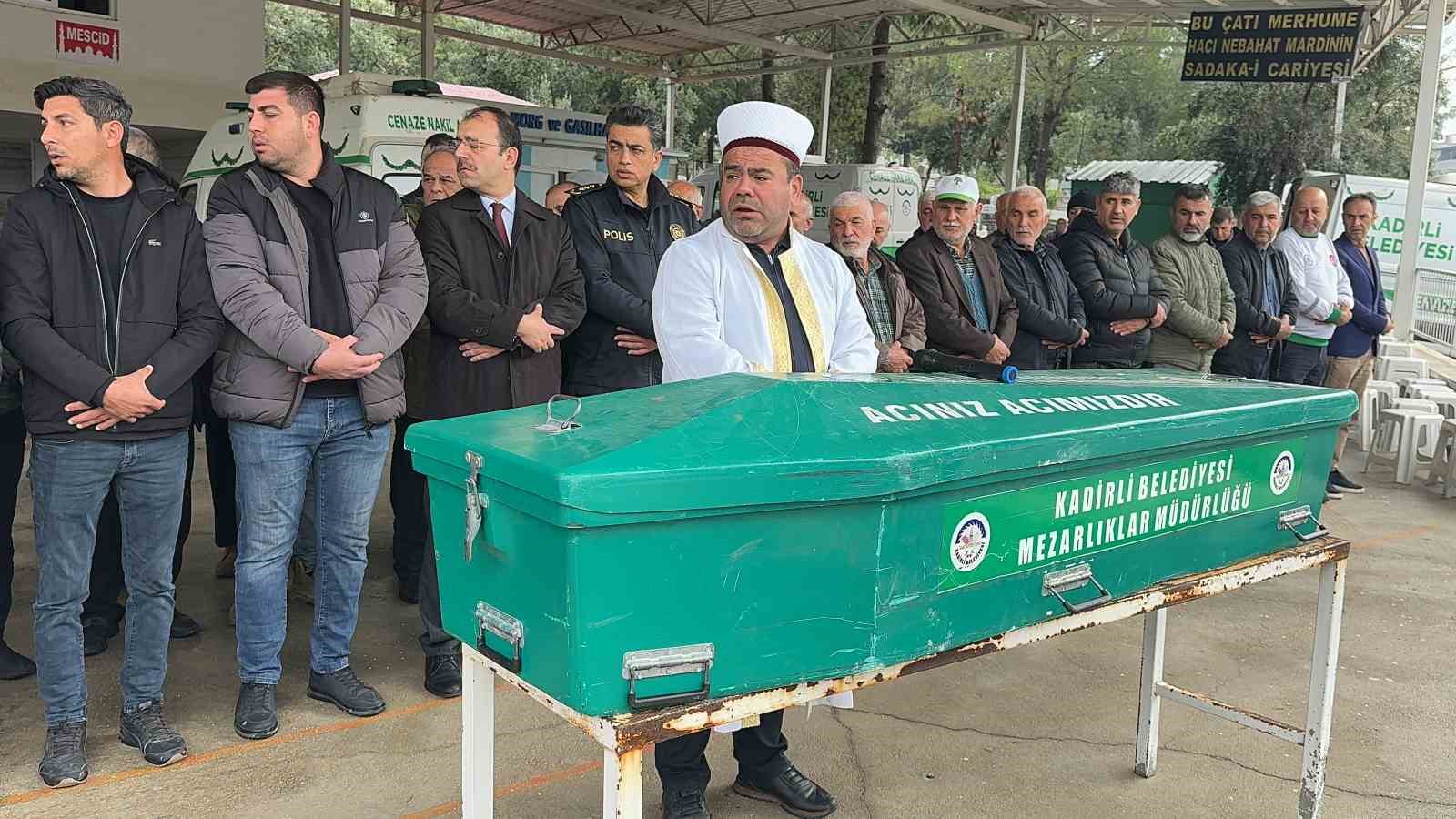 Kadirli’deki sel felaketinde hayatını kaybeden Fatih Anbarcıoğlu son yolculuğuna uğurlandı 5 kadirlideki sel felaketinde hayatini kaybeden fatih anbarcioglu son yolculuguna ugurlandi 1 sEdPgSpQ