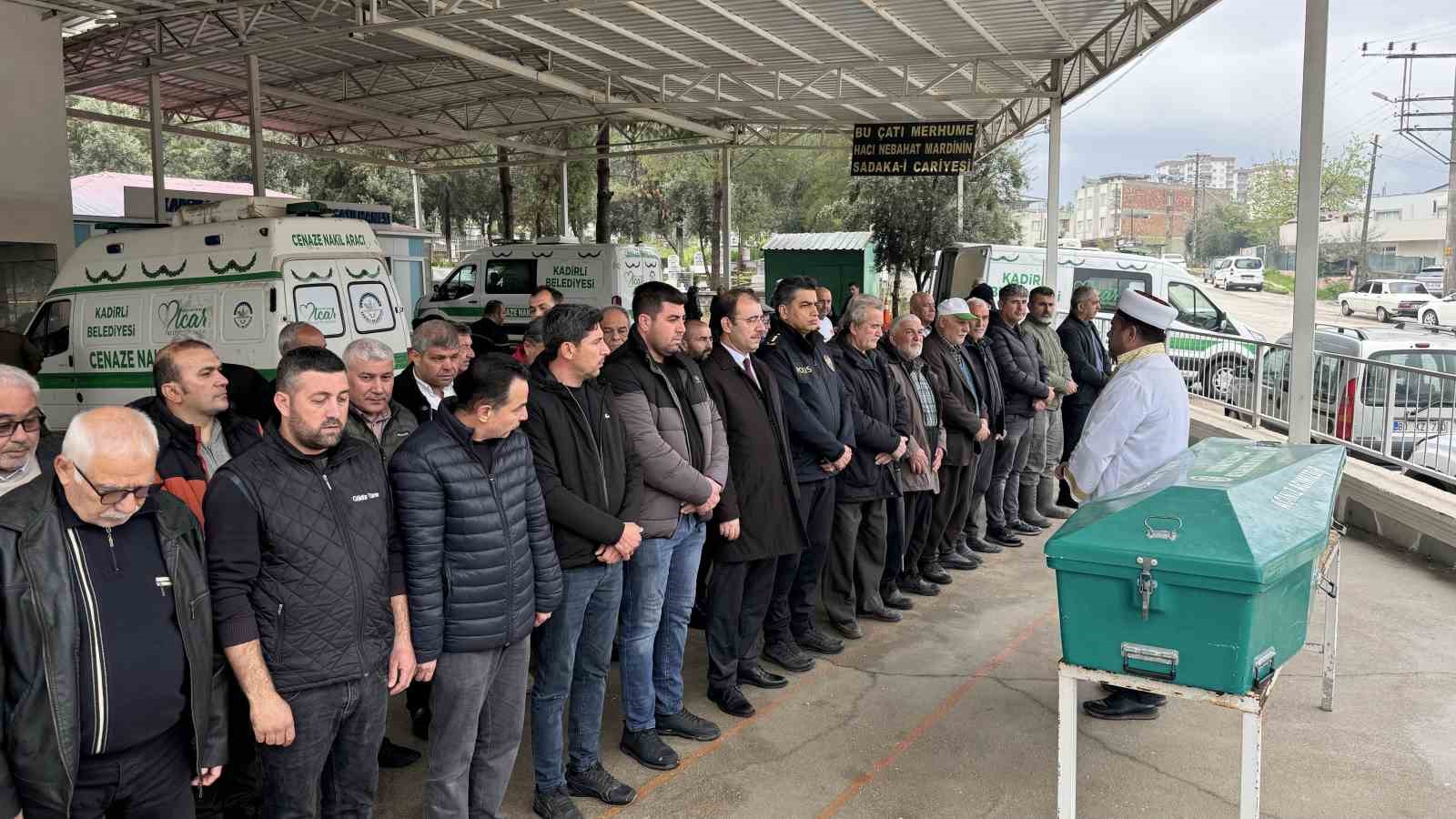 Kadirli’deki sel felaketinde hayatını kaybeden Fatih Anbarcıoğlu son yolculuğuna uğurlandı 6 kadirlideki sel felaketinde hayatini kaybeden fatih anbarcioglu son yolculuguna ugurlandi 2 C6Jdl3Cl
