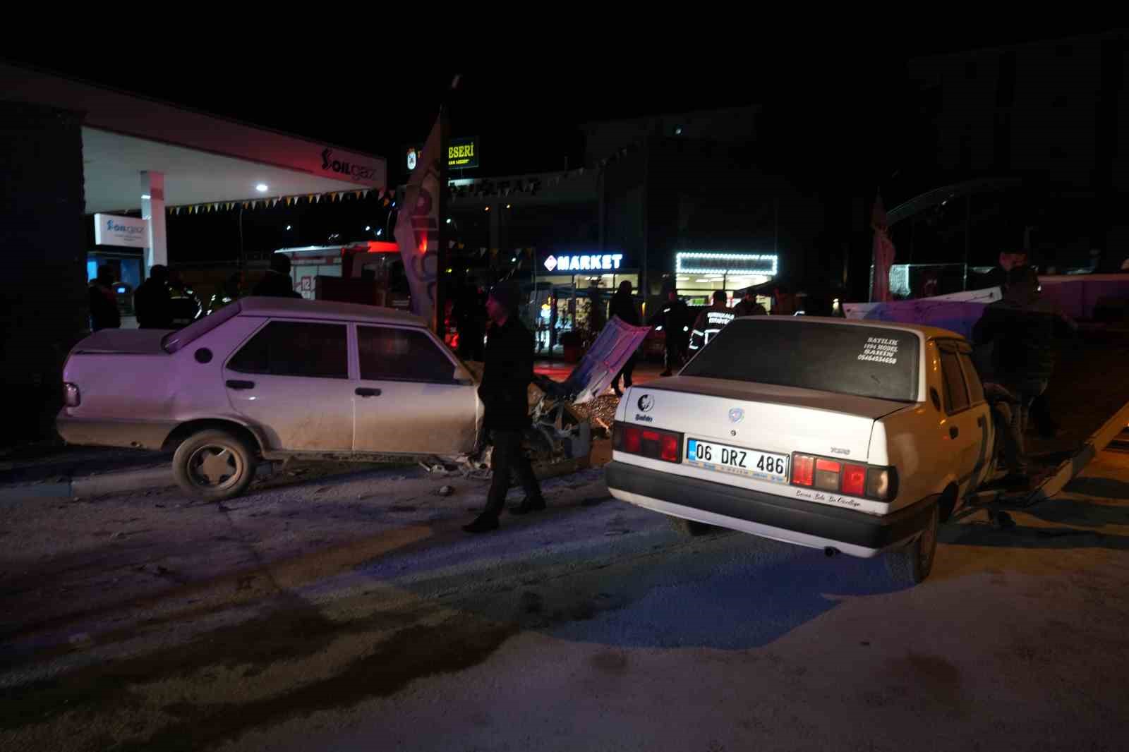 kafa kafaya carpisan iki tofas otomobil hurdaya dondu 3 yarali 1 ymOSN1ts
