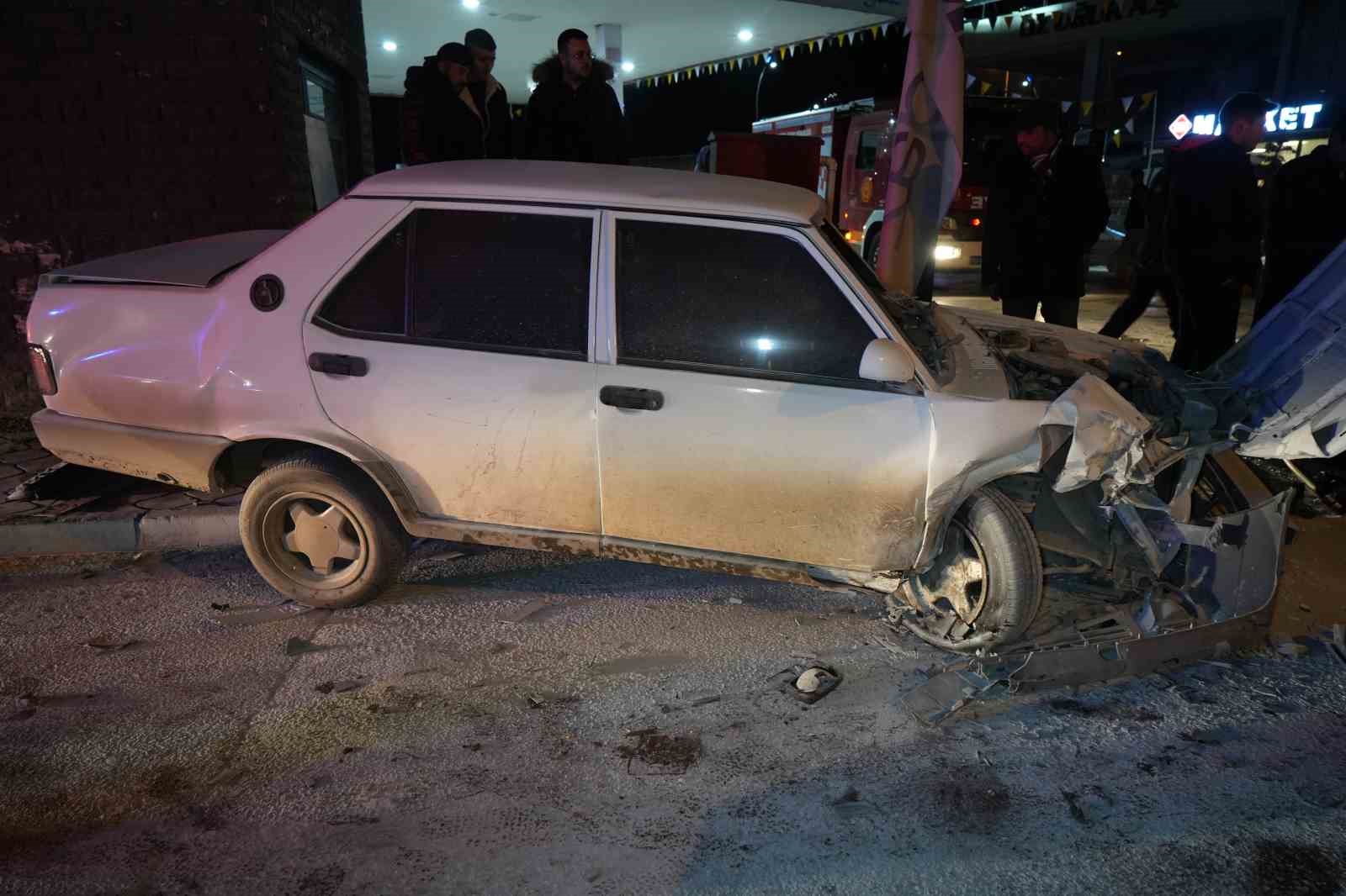 kafa kafaya carpisan iki tofas otomobil hurdaya dondu 3 yarali 4 LkAU3ecp