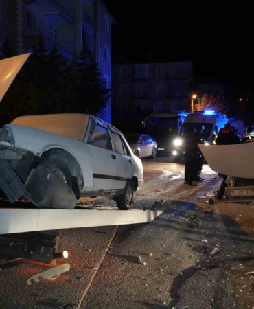 kafa-kafaya-carpisan-iki-tofas-otomobil-hurdaya-dondu-3-yarali-VQS2buD4.jpg