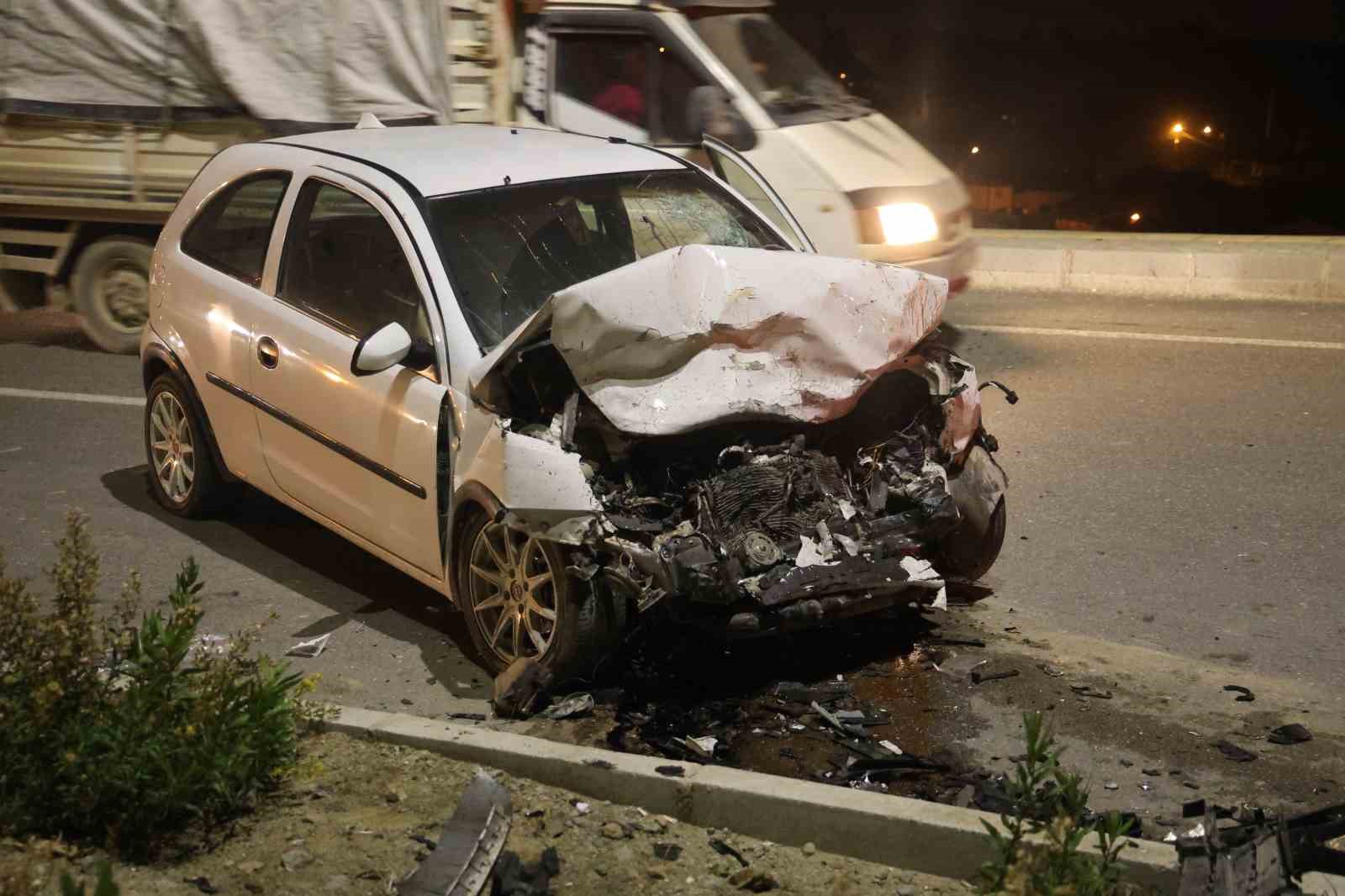 Kafa kafaya çarpışan otomobiller hurdaya döndü: 2 yaralı 7 kafa kafaya carpisan otomobiller hurdaya dondu 2 yarali 3 Ay9qdcdK
