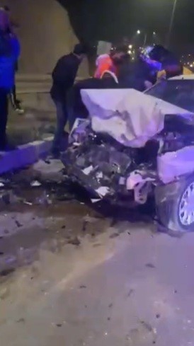 Kafa kafaya çarpışan otomobiller hurdaya döndü: 2 yaralı 9 kafa kafaya carpisan otomobiller hurdaya dondu 2 yarali 5 kku4eP4f
