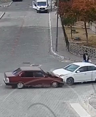 kafa-kafaya-carpistilar-sE41ERQJ.jpg
