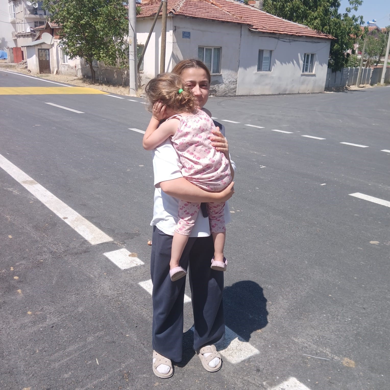 Kafası kapıya sıkışan 4 yaşındaki çocuğun imdadına itfaiye yetişti 4 kafasi kapiya sikisan 4 yasindaki cocugun imdadina itfaiye yetisti 0 7IGQrafI