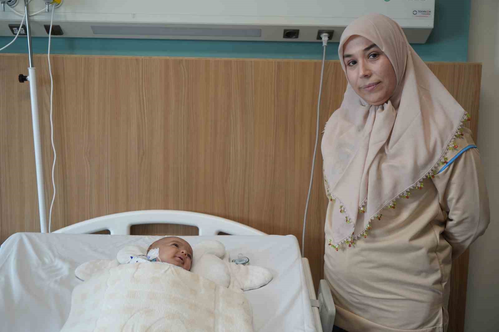 kafasindaki nadir tumor alindi hayata tekrar gulumsedi 3 heitZD7v