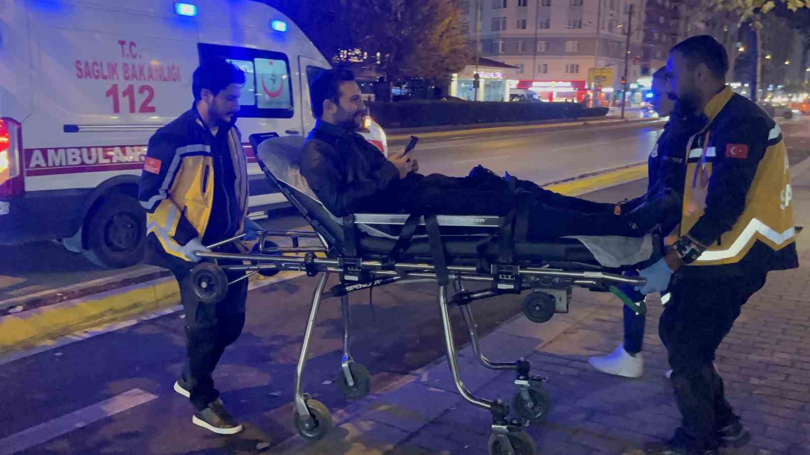 kafe icinde bicaklanan sahis sedye uzerine telefonu elinden birakmadi 2 vIefJzXZ