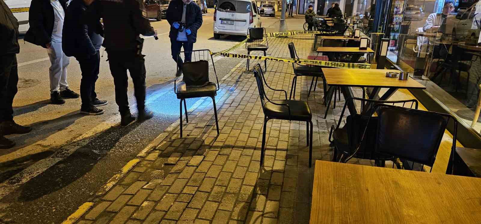kafede birlikte oturdugu genci silahla vurarak kayiplara karisti 1 jyD798TW