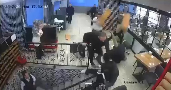kafede cikan kavgada ortalik savas alanina dondu 100 bin liralik hasar 0 b9FOUWS7