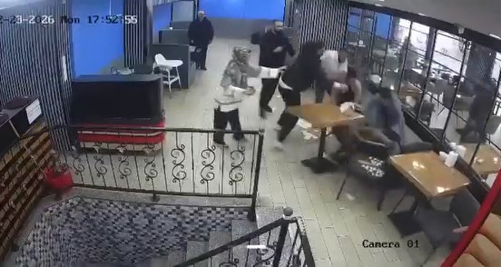 kafede cikan kavgada ortalik savas alanina dondu 100 bin liralik hasar 1 U3OmA2YD