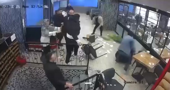 kafede cikan kavgada ortalik savas alanina dondu 100 bin liralik hasar 3 SVRVFtdH
