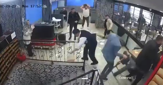 kafede cikan kavgada ortalik savas alanina dondu 100 bin liralik hasar 4 ZkrPk3rR