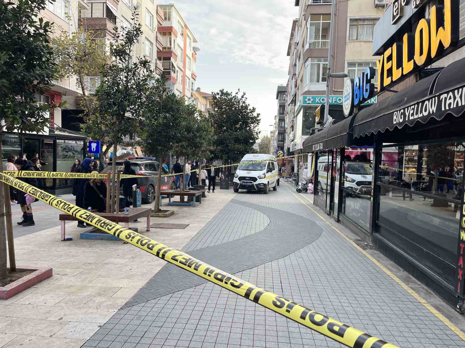 kafede otururken silahli saldiriya ugradi 1 iYhmzMiq