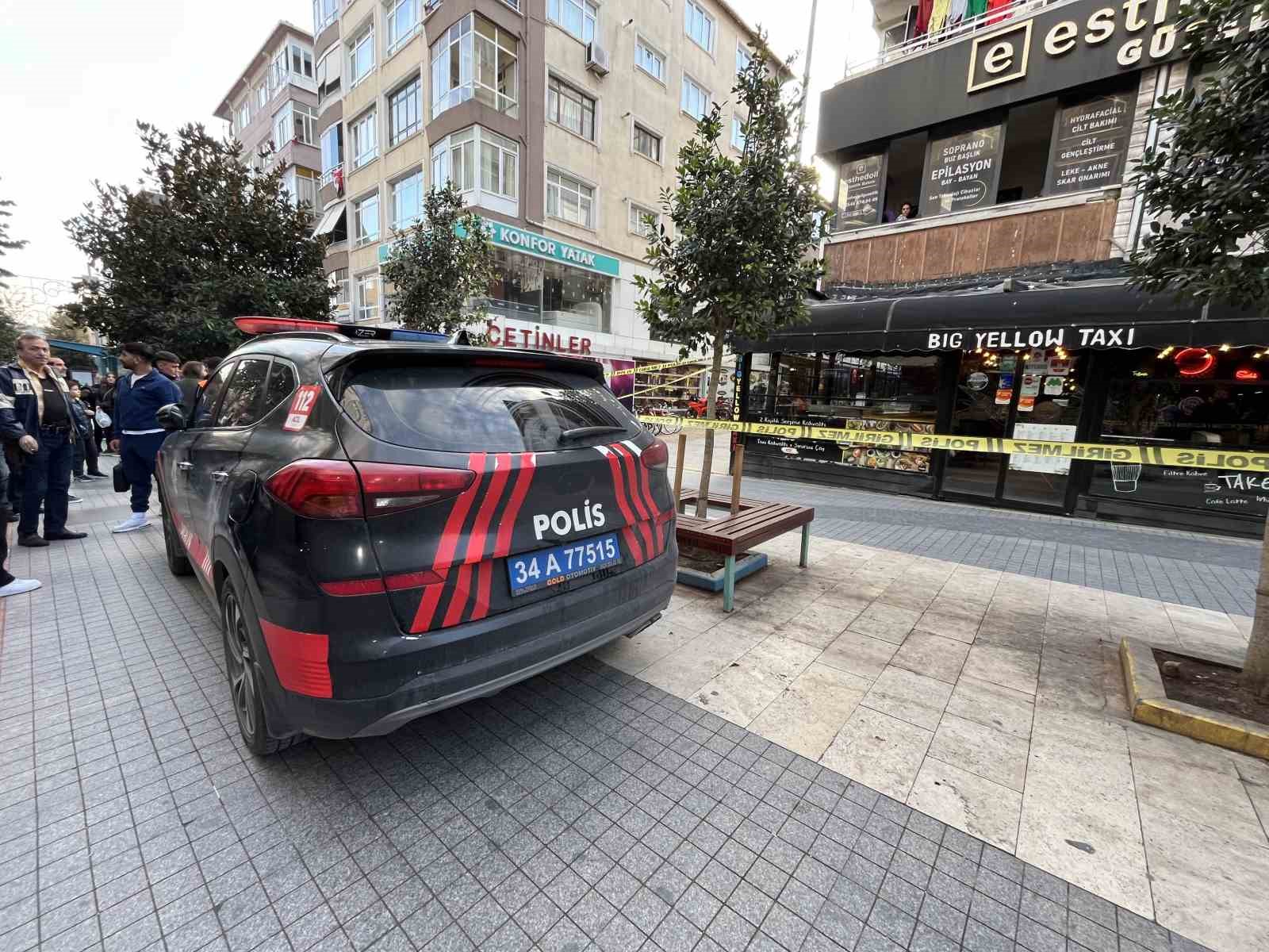 kafede otururken silahli saldiriya ugradi 3 QZfuaJlA