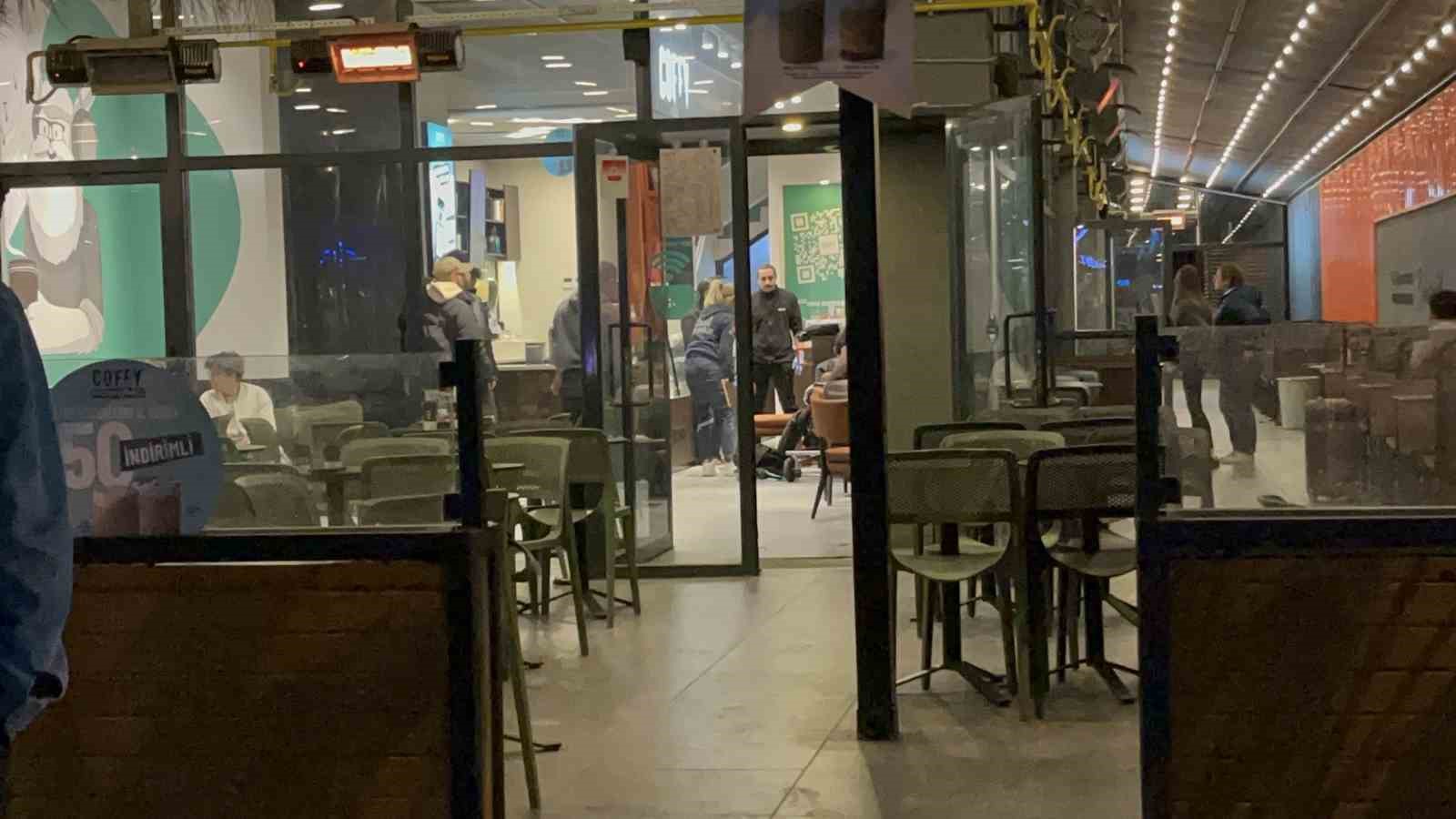 Kafedeki bıçaklı saldırı zanlıları tutuklandı 5 kafedeki bicakli saldiri zanlilari tutuklandi 1 gZADbyrg