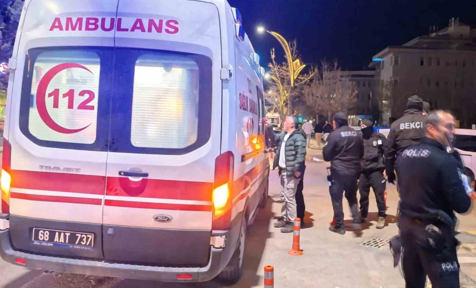 kafedeki tartisma bicakli kavgaya donustu 1 yarali 4 sUmY6u7K
