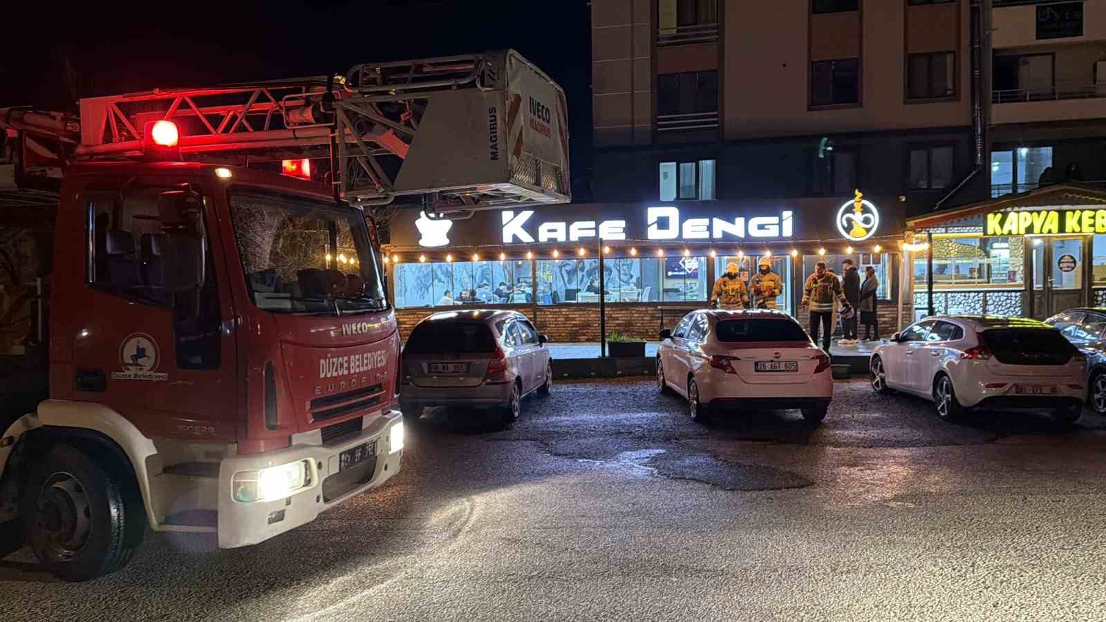 kafenin mutfaginda yanan yag itfaiyeyi harekete gecirdi 1 XPh6tVJz