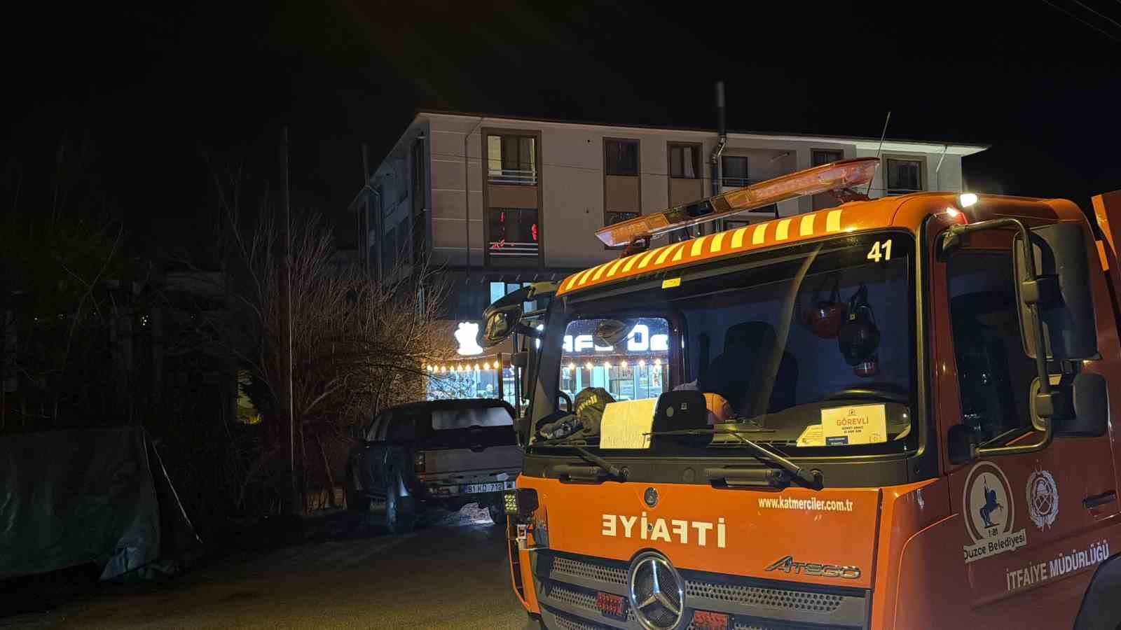 kafenin mutfaginda yanan yag itfaiyeyi harekete gecirdi 2 ZZ3sAc4L