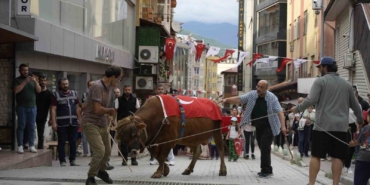 kafkasor-festivali-bogali-kortej-yuruyusuyle-basladi-uErbGDZJ.jpg